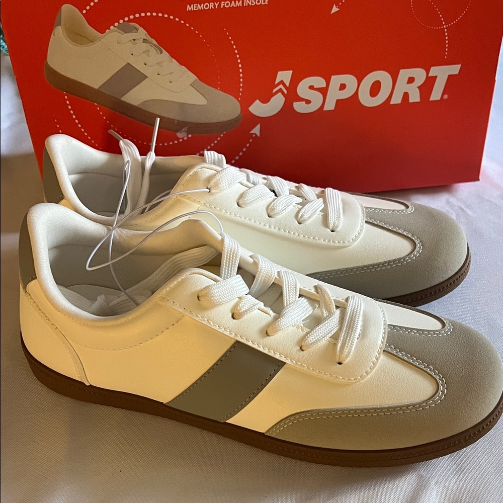 J Sport Women's Cecily Sneakers Size‎ 8.5